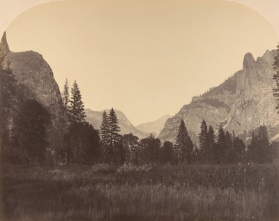 Up the Valley, North Dome i Center, Sentinel på venstre side, 1861. av Carleton Emmons Watkins