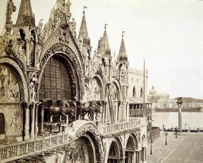 Hestene i basilikaen San Marco i Venezia - fotografi av C. Naya av Carlo Naya