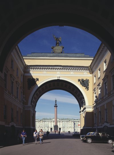 Triumfbuen til generalstabsbygningen i St. Petersburg, 1819-1829 av Carlo Rossi