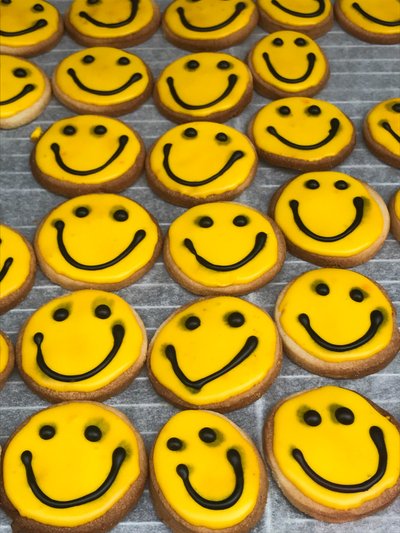 Komposisjon - Smiley, 2019 (foto) av Cécile Jamet