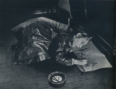 En liten jente etterlatt forestiller seg turen til landet, 1941 av Cecil Beaton