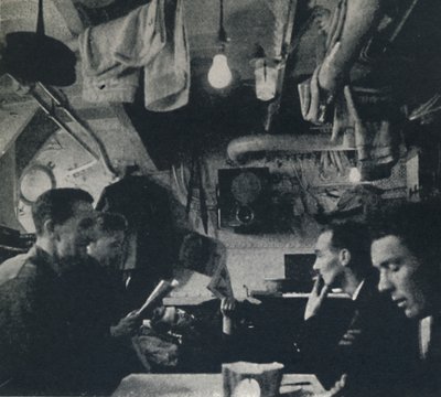 Funksjonell bruk av plass på messedekket, 1941 av Cecil Beaton