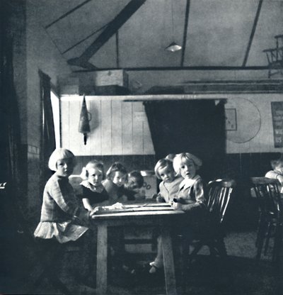 Leksjoner for London-barn i landsbyhuset, 1941 av Cecil Beaton