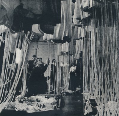 Loom of life tester fallskjermer for Fleet Air Arm, 1941 av Cecil Beaton