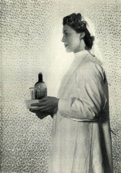 Sykepleier, c1943. av Cecil Beaton