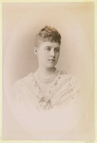 Alexandra de Grece, grande duchesse de Russie - Portrett av storhertuginne Alexandra Georgievna av Russland (1870-1891), av Bergamasco, Charles (Karl) (1830-1896). Albumin bilde av Charles Bergamasco