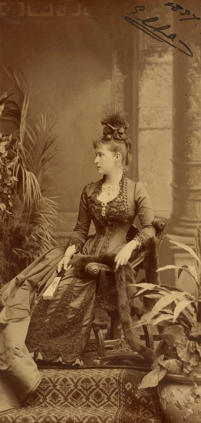Elisabeth Fiodorovna de Russie (Elisabeth de Hesse Darmstadt) (1864-1918) -Portrett av storhertuginne Elizaveta Fyodorovna (1864-1918), prinsesse Elizabeth av Hessen og ved Rhinen, av Bergamasco, Charles (Karl) (1830-1896). Sølv gelatin fotografering av Charles Bergamasco