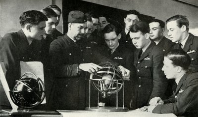 RAF-personell som lærte navigasjon under andre verdenskrig, 1941. av Charles Brown
