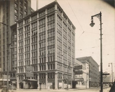 Utsikt over Woods Theatre ved 54 W. Randolph St., Chicago, ca. 1900 av Charles E. Barker