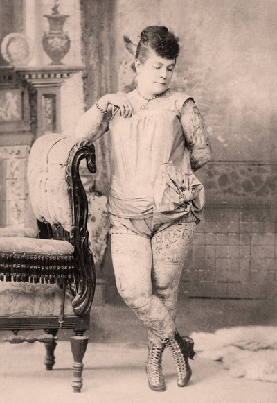 Portrett av Nora Hilderbrandt den tatoverte kvinnen, ca. 1896 av Charles Eisenmann