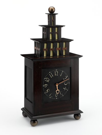 Klokke, 1903-06 (ibenholt og elfenben) av Charles Francis Annesley Voysey