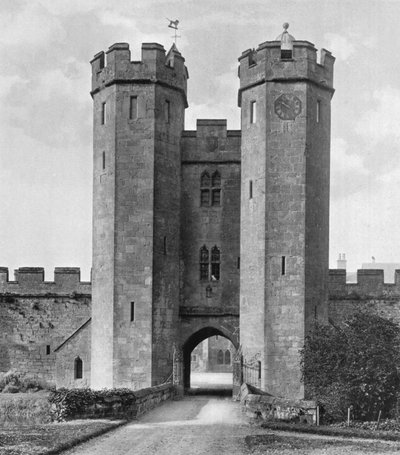Across the Moat - Den eneste inngangen av Charles Latham