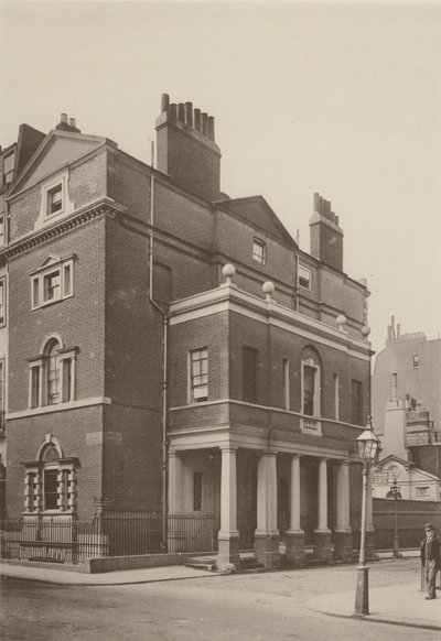 Corner House, South Audley Street, West av Charles Latham