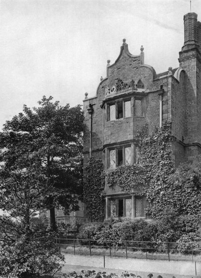 North-East Gatehouse av Charles Latham