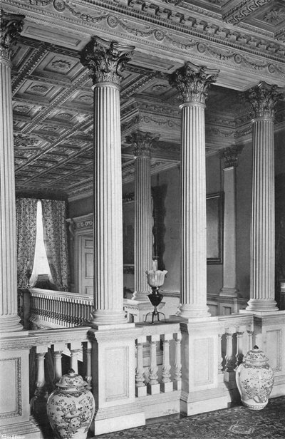 Galleriet i inngangshallen av Charles Latham