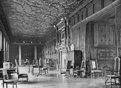 The West End of the Long Gallery av Charles Latham