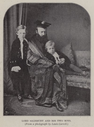 Lord Salisbury og hans to sønner (s/hvitt bilde) av Charles Lutwidge Dodgson