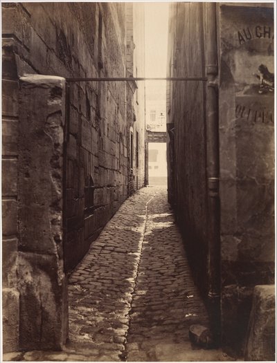 Rue du Chat-qui-Pêche (fra Rue de la Huchette) av Charles Marville