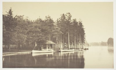 Uten tittel, c. 1850. [Båt på en innsjø i Bois de Boulogne, en park i Paris]. av Charles Marville
