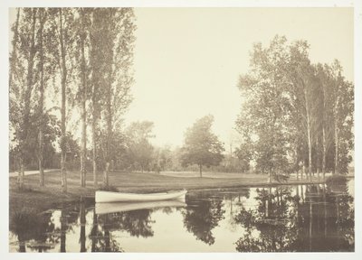 Uten tittel, c. 1850. [Båt på en innsjø i Bois de Boulogne, en park i Paris]. av Charles Marville