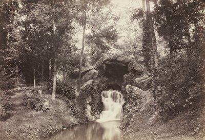 Utsikt over den lille grotten mot hjortedammen, Bois de Boulogne av Charles Marville