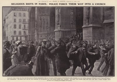 Politiet tvinger seg inn i en kirke i Paris under opptøyer i protest mot inventarene til franske kirker bestilt av den franske regjeringen som en del av politikken for separasjon av kirke og stat (litho) av Charles Mills (after) Sheldon