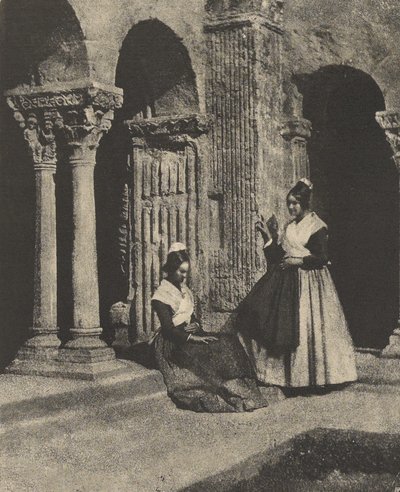 Kvinner fra Arles i klostergården ved Saint-Trophime av Charles Nègre