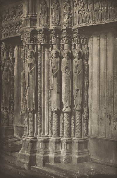 Chartres katedral. Høyre dør til Royal Portal, West Side, XII Century, før juli 1857. av Charles Nègre