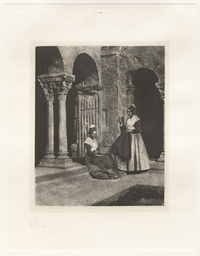 Plate II - To Arlesiennes i Cloister of Saint-Trophime of Arles (Tlate II - Two Arlesiennes in the Cloister of Saint-Trophime of Arles) av Charles Nègre, André Jammes