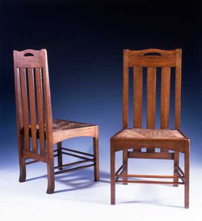 En spisestuestol i eik designet av Charles Rennie Mackintosh for Argyle Street Tearooms, ca. 1898-99 av Charles Rennie Mackintosh