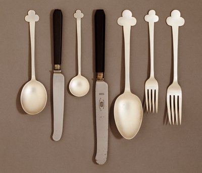 Elektrobelagt bordservice, for E. Bingham & Co., ca. 1906 av Charles Rennie Mackintosh
