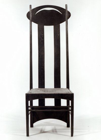Høystøttet stol, ca. 1897 (mørkbeiset eik med rushsete og gjennomborede ovale ryggskinner) av Charles Rennie Mackintosh