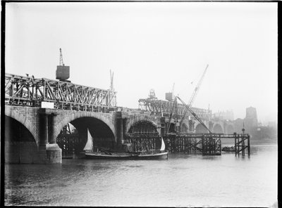 Demolition of Waterloo Bridge, City of Westminster, Greater London Authority, 1936.    1184564   no       norwegian Successfully Translated  Original: Head of an Girl from Civita dAntino in Regional Dress Catarinella, 1890. Translat: Head of an Girl from C av Charles William Prickett