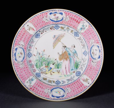 Middagstallerken malt i Famille Rose som viser La Dame au Parason, etter et design av Cornelis Pronk (1691-1759) Qianlong-perioden (1736-95) ca. 1734 (porselen) av Chinese School