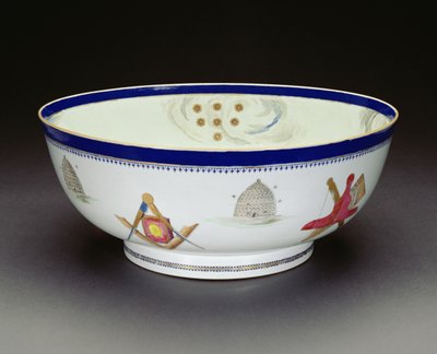Famille Rose Export Masonic Bowl, Qianlong-periode, 1736-95 (porselen) (se også 133044 og 133046) av Chinese School