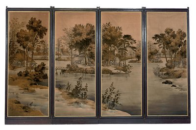 Firedelt skjerm med fløyelspaneler, vevd med elvelandskap i grisailletoner av Chinese School
