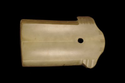 Fragment av dolkøks (ge) sent Shang til tidlig vestlige Zhou-dynastiet, 1100-1000-tallet f.Kr. (jade) av Chinese School