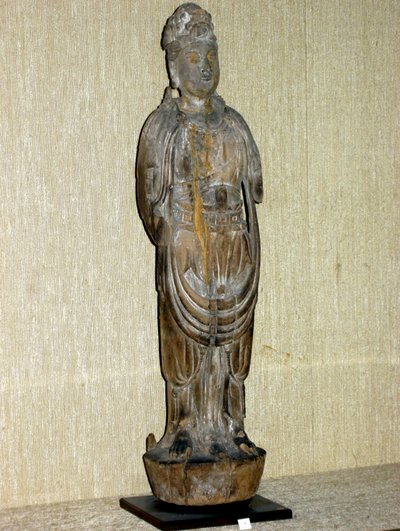 Kouan-yin, bodhisattva av medfølelse, Song-dynastiet (960-1276) (malt tre) av Chinese School