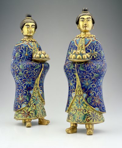 Et par kvinnelige ledsagere, Qianlong-periode, 1736-95 (cloisonne-emalje) av Chinese School