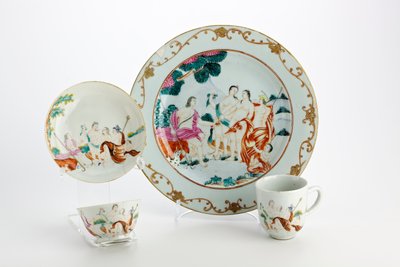 Tallerken, tebolle, kaffekopp og tallerken dekorert med representasjoner av dommen i Paris (porselen) av Chinese School