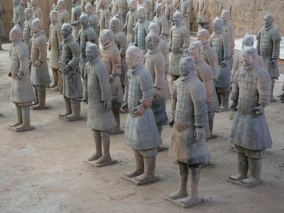 Xian Museum, terrakottakrigere fra graven til keiser Shi Huangdi av Chinese School