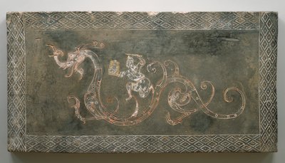Tomb Brick, 206 BC-AD 09 (keramikk med rødt og hvitt pigment) av Chinese School Chinese School