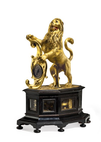 Striking and Automaton Lion Clock, ca. 1640 (forgylt messing og ibenholt) av Christoff Miller