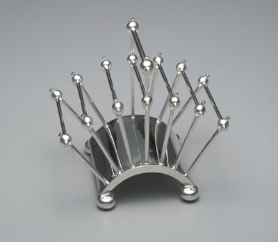 Toaststativ, ca. 1881 (sølvplate) av Christopher Dresser