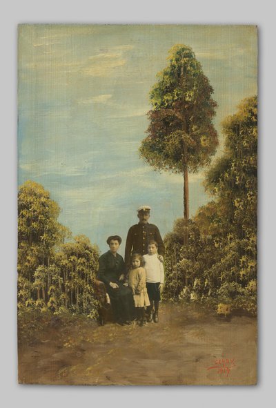 Portrett av en ukjent mann i marineuniform, kvinne og to barn i kratt av Clady