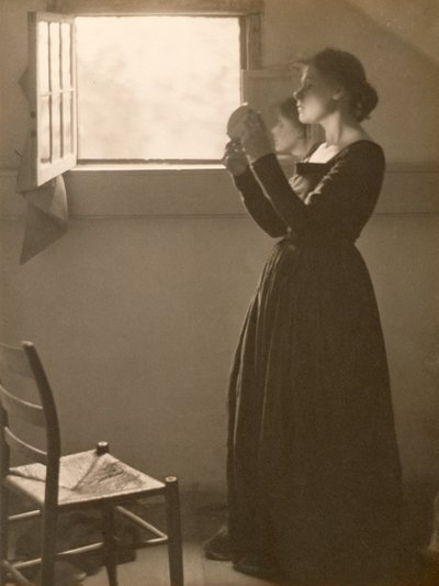 Girl with a Mirror, 1898 (platinatrykk) av Clarence Henry White
