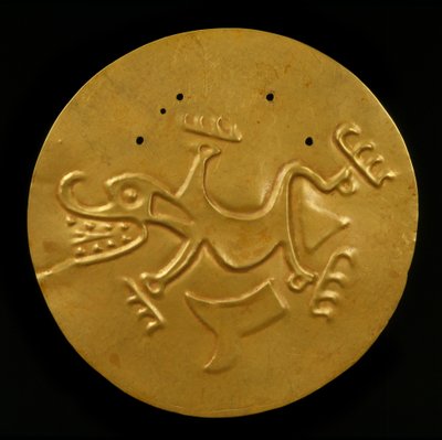 Pectoral skive med krokodille, 300-1550 e.Kr. (hamret og jaget gull) av Coclé Gran