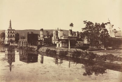 Tank og templer ved Bunshunkuree, ca. 1857. av Col. Thomas Biggs