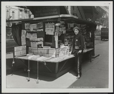 Blind nyhetsforhandler, PJ McNulty på standen hans på det nordøstlige hjørnet av 3rd Avenue & 42nd Street av Company Byron