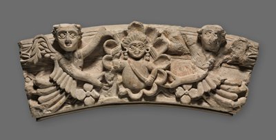 Keystone of an Arch: Kvinnebyste i en medaljong støttet av engler, 400-tallet av Coptic